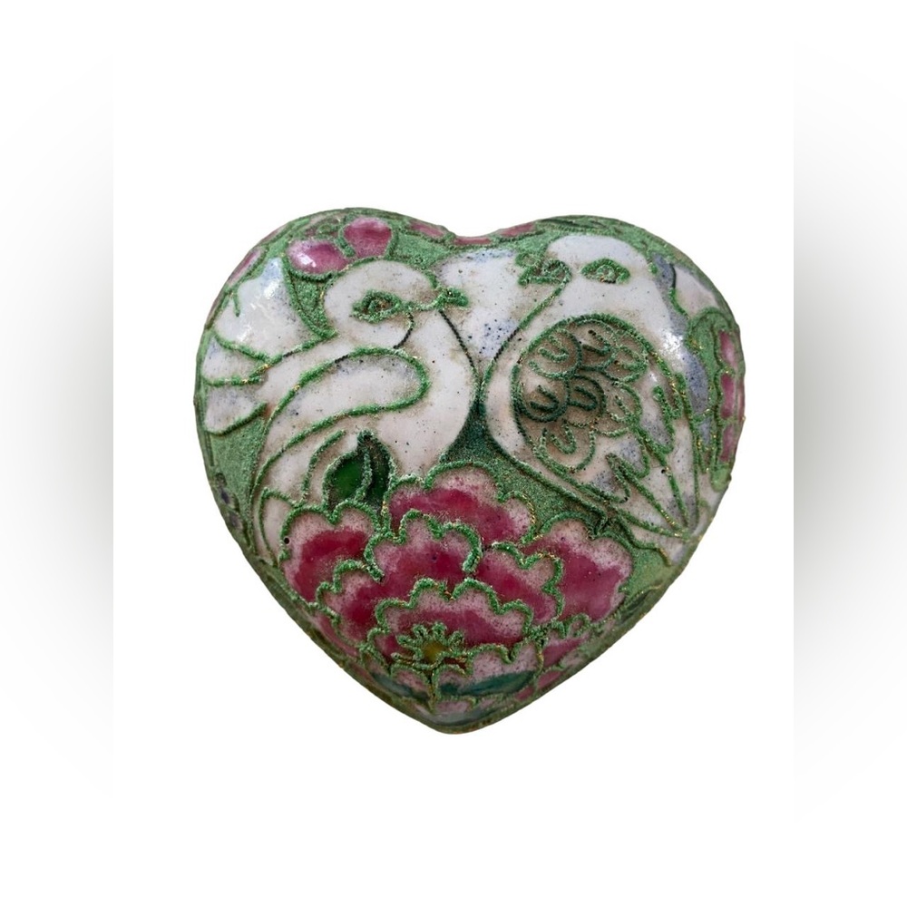 VINTAGE small Cloisonné Dove Birds Heart Jewelry Box White Gold 4x4x2.5”